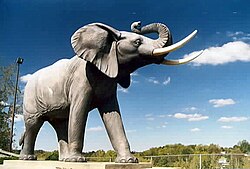 Patung jumbo di St. Thomas, Ontario, Kanada