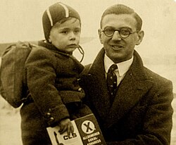 oto potret asli Sir Nicholas Winton mengenakan kacamata hitam dalam rubrik Kisah Inspiratif Nicholas Winton